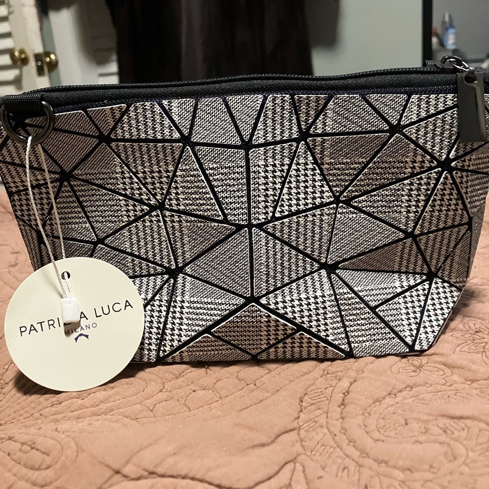 NWT Patrizia Luca Milano Black & White Geometric Triangle Clutch/Wristlet